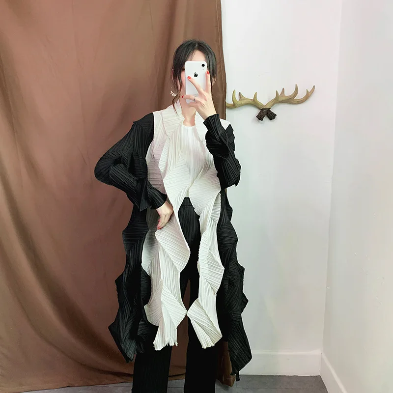 2021 autumn new style diamond long coat Miyake pleated matching color windbreaker coat loose thin large folda trench for woman
2021 autumn new style diamond long coat Miyake pleated matching color windbreaker coat loose thin large folda trench for woman