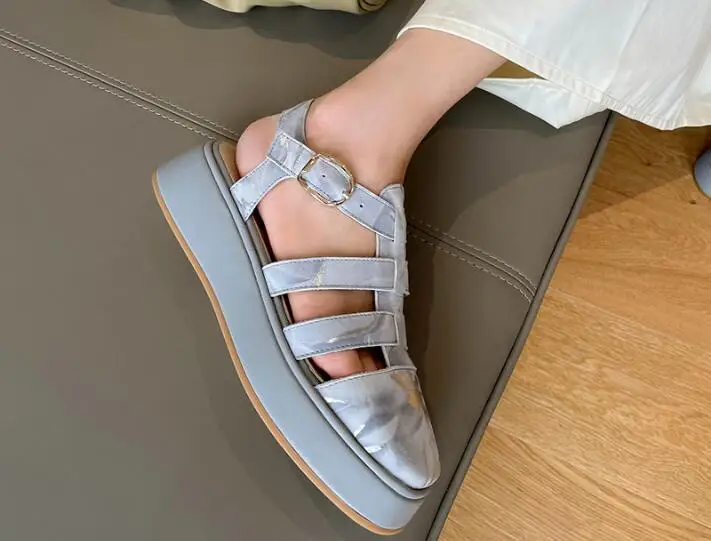 Summer Rome Style Woman Grey Colorful Graffiti Hollow Out Thick Sole Platform Sandals Female Round Toe 4 CM Heels Casual Wedges
Summer Rome Style Woman Grey Colorful Graffiti Hollow Out Thick Sole Platform Sandals Female Round Toe 4 CM Heels Casual Wedges