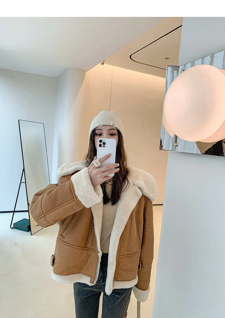 European Fur Merino Sheep Fur Coat female mid-length Lamb fur Warmest and Soft Jacket Winter 2021 New style Locomotive Coat
European Fur Merino Sheep Fur Coat female mid-length Lamb fur Warmest and Soft Jacket Winter 2021 New style Locomotive Coat