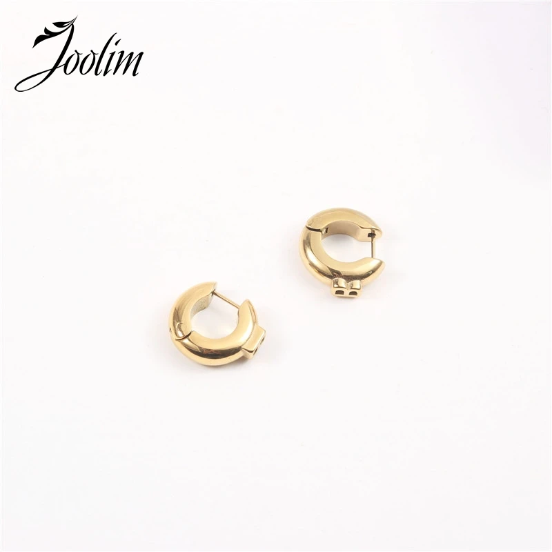 Joolim Jewelry High End PVD Wholesale Non Tarnish Design Three-dimensional Letter Stainless Steel Huggie Earring For Women
Joolim Jewelry High End PVD Wholesale Non Tarnish Design Three-dimensional Letter Stainless Steel Huggie Earring For Women