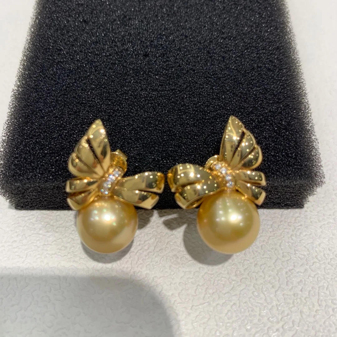 11.1MM natural south sea peal stud earring gold pearl 18K gold bowknot stud earring classic fine women jewelry genuine luxury
11.1MM natural south sea peal stud earring gold pearl 18K gold bowknot stud earring classic fine women jewelry genuine luxury
