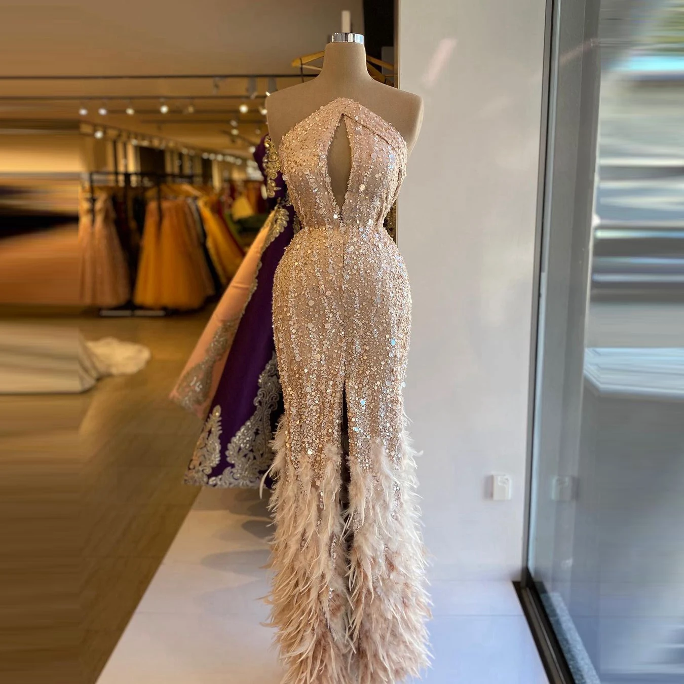 Luxury Beaded Prom Dresses Strapless With Feathers Pageant Gowns Plus Size Mermaid Women Eevening Dressing Gowns
Luxury Beaded Prom Dresses Strapless With Feathers Pageant Gowns Plus Size Mermaid Women Eevening Dressing Gowns