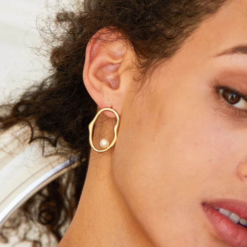Original Sterling Silver S925 Earrings For Women Hyperbole Punk Fashion Vintage Style Precision Round Pearl Symmetrical Jewelry
Original Sterling Silver S925 Earrings For Women Hyperbole Punk Fashion Vintage Style Precision Round Pearl Symmetrical Jewelry