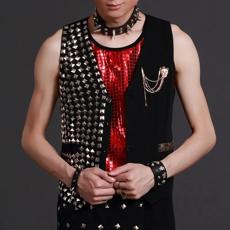 Mens Stage Costume Male DJ Singer Performance Outfit Vest Coat Metal Ornments Rivets Tops Punk Rock Music Festival Wear DNV13872
Mens Stage Costume Male DJ Singer Performance Outfit Vest Coat Metal Ornments Rivets Tops Punk Rock Music Festival Wear DNV13872