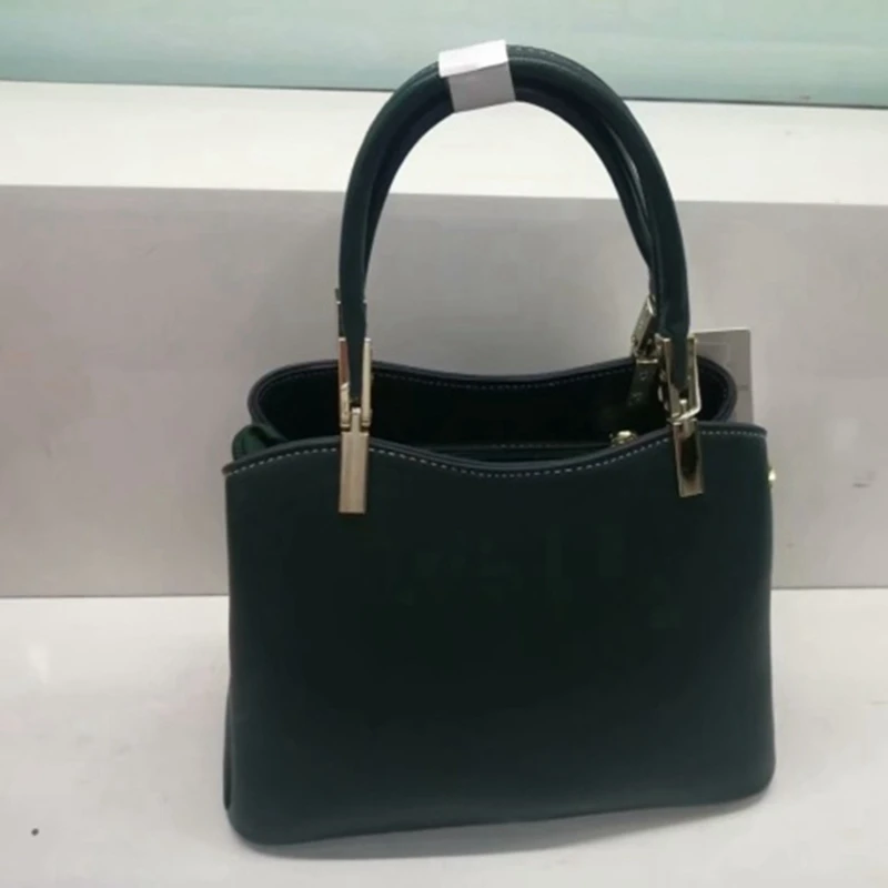 BLXQPYT Elegant Women Bag Shoulder Messenger Luxury Leather Handbags Designer Famous Brand Female Crossbody Solid Bag Woman 8070
BLXQPYT Elegant Women Bag Shoulder Messenger Luxury Leather Handbags Designer Famous Brand Female Crossbody Solid Bag Woman 8070