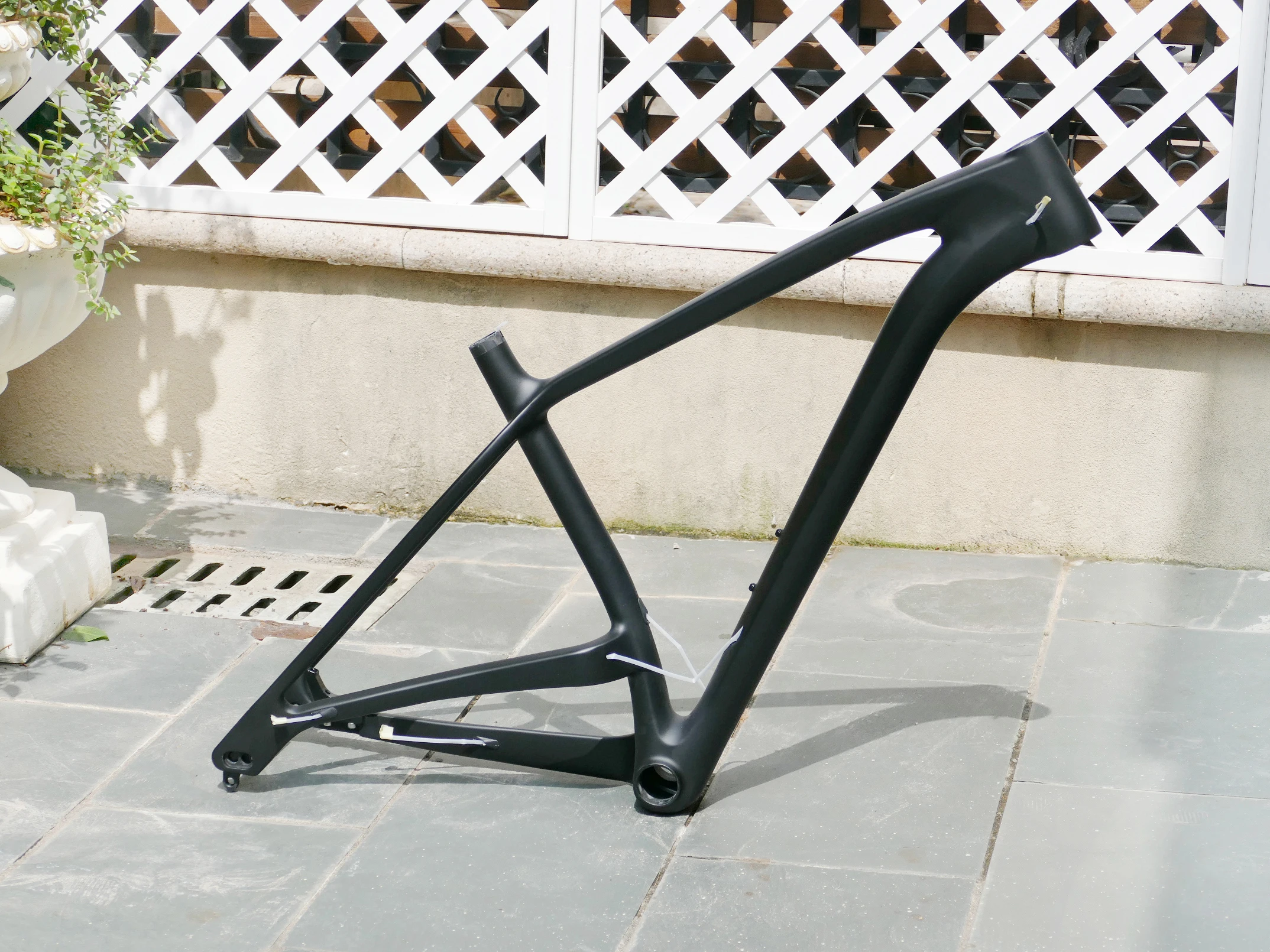 Full Carbon UD Matt Matte 29ER Plus Boost Mountain Bike Frame 148mm * 12mm Thru Axle MTB Bicycle Frame 17" / 19" / 21"
Full Carbon UD Matt Matte 29ER Plus Boost Mountain Bike Frame 148mm * 12mm Thru Axle MTB Bicycle Frame 17" / 19" / 21"