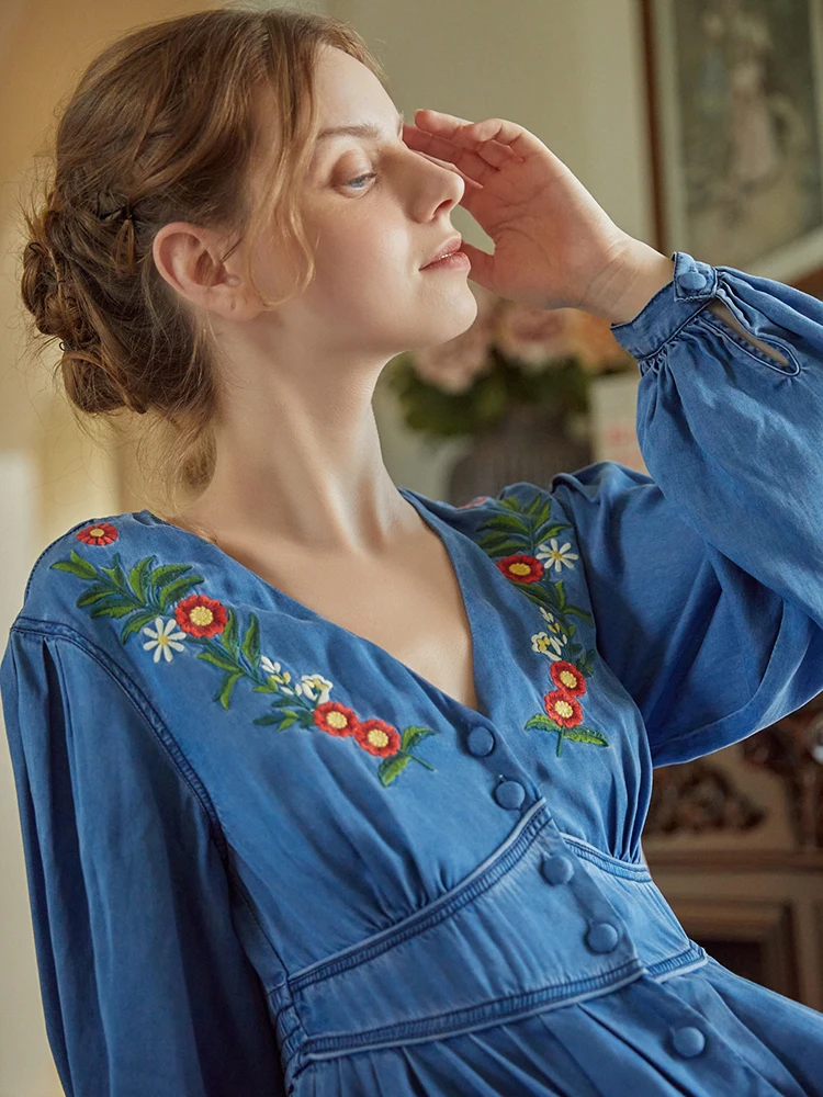 LYNETTE'S CHINOISERIE Autumn Spring Original Design Women Mori Girls Vintage Floral Embroidery Denim Blue V-neck Slim Dresses
LYNETTE'S CHINOISERIE Autumn Spring Original Design Women Mori Girls Vintage Floral Embroidery Denim Blue V-neck Slim Dresses