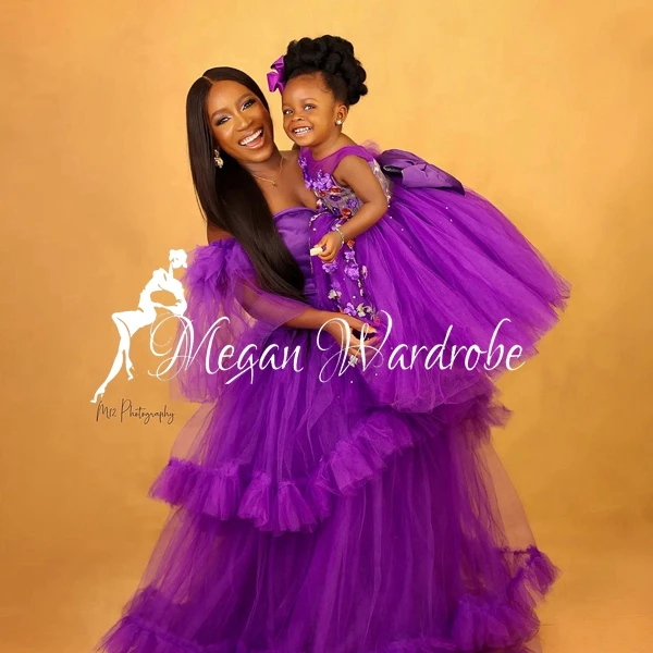 Purple A-line Strapless Tiered Mother GirlsTulle Dress For Birthday Party Flowers Appliques Kids Tulle Dresses Mommy & Me Wear
Purple A-line Strapless Tiered Mother GirlsTulle Dress For Birthday Party Flowers Appliques Kids Tulle Dresses Mommy & Me Wear