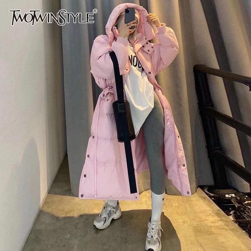 TWOTWINSTYLE Thin And Light Women's Long Coat With Hat Long Sleeve High Waist Loose Solid Color Women's Winter Jacket Fashion
TWOTWINSTYLE Thin And Light Women's Long Coat With Hat Long Sleeve High Waist Loose Solid Color Women's Winter Jacket Fashion