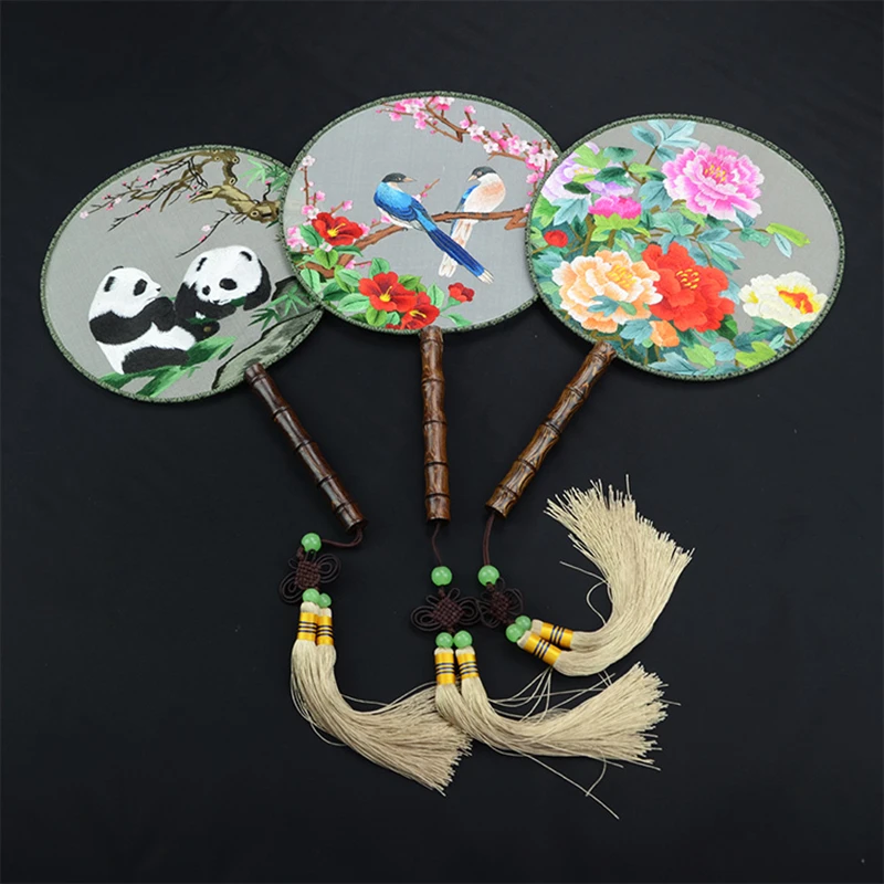 Round Hand Fine Embroidery Decorative Fans Women Cheongsam Hanfu Dance Acessories Chinese Natural Silk Hand Fan Wedding Gift
Round Hand Fine Embroidery Decorative Fans Women Cheongsam Hanfu Dance Acessories Chinese Natural Silk Hand Fan Wedding Gift