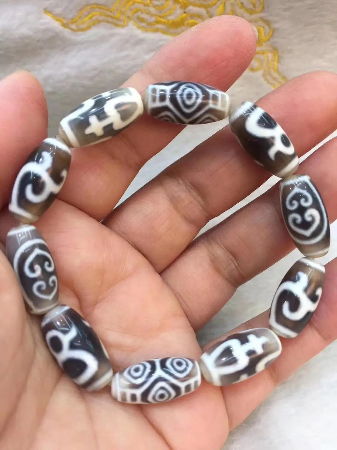 New Arrival Different Patterns Dzi Beads Amulet Agate Stone Tibetan Dzi Beads Bracelet for Men & Women Fine Jewelry
New Arrival Different Patterns Dzi Beads Amulet Agate Stone Tibetan Dzi Beads Bracelet for Men & Women Fine Jewelry