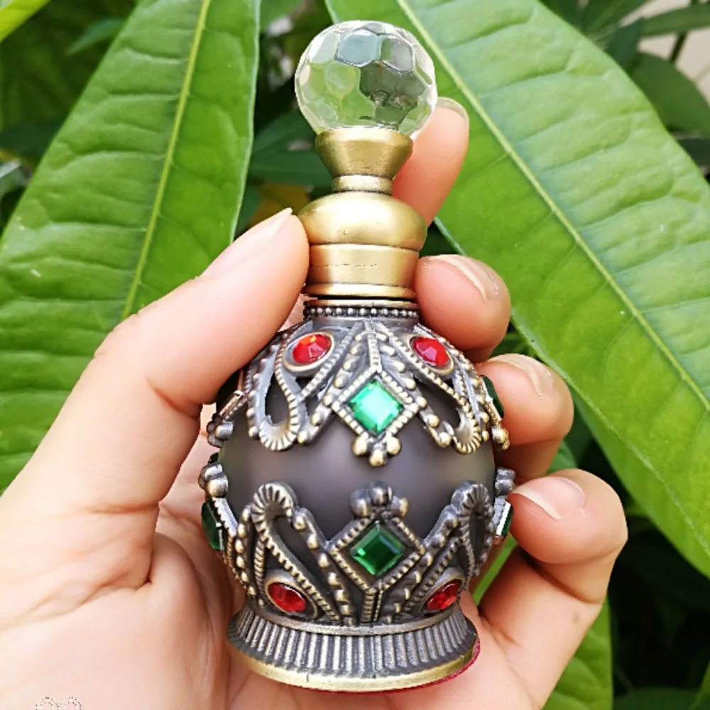Vintage Metal Perfume Bottle Arabian Style Essential Oil Bottles Empty Refillable Bottles Container Wedding Decoration Gifts
Vintage Metal Perfume Bottle Arabian Style Essential Oil Bottles Empty Refillable Bottles Container Wedding Decoration Gifts