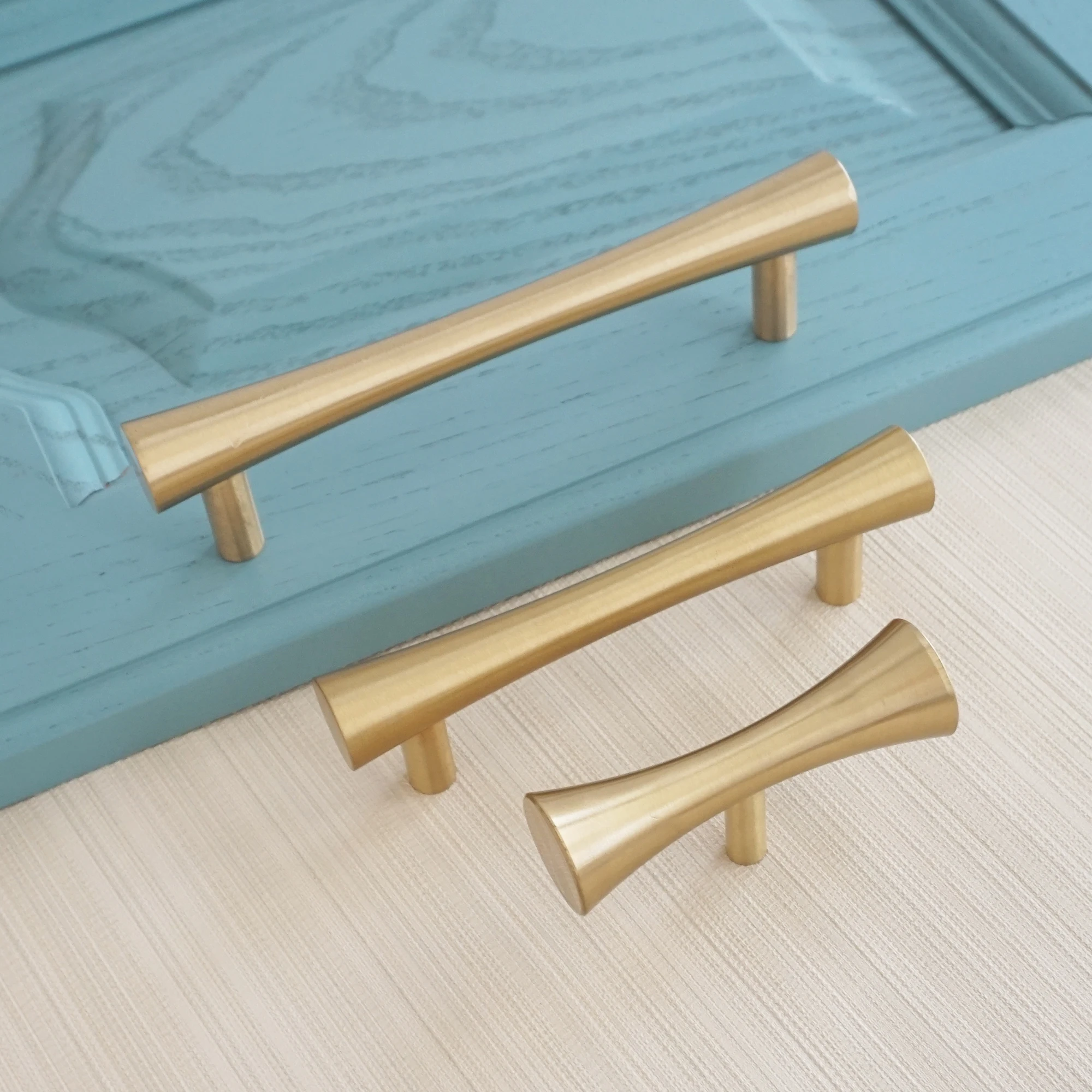 3.75" 5"Pure Copper Cupboard Drawer Knobs Brass Door Knob Bookcase Wardrobe Kitchen Cabinet Handles Modern Style Hardware Decor
3.75" 5"Pure Copper Cupboard Drawer Knobs Brass Door Knob Bookcase Wardrobe Kitchen Cabinet Handles Modern Style Hardware Decor