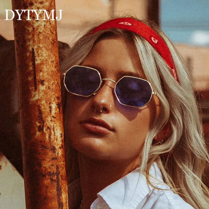 DYTYMJ металлические солнцезащитные очки с квадратными линзами с Для женщин Ретро маленькая рамка в виде многоугольника, Для женщин солнцезащитные очки Элитный бренд Дизайнерская обувь в стиле «панк» очки для мужчин женщин Gafas
DYTYMJ металлические солнцезащитные очки с квадратными линзами с Для женщин Ретро маленькая рамка в виде многоугольника, Для женщин солнцезащитные очки Элитный бренд Дизайнерская обувь в стиле «панк» очки для мужчин женщин Gafas