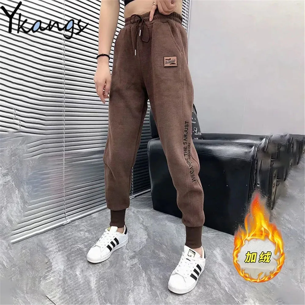 add Velvet Thick Letter Embroidery Drawstring Sweatpants Loose Autumn Winter Warm Sports Pants Elastic Band High Waist Trousers
add Velvet Thick Letter Embroidery Drawstring Sweatpants Loose Autumn Winter Warm Sports Pants Elastic Band High Waist Trousers