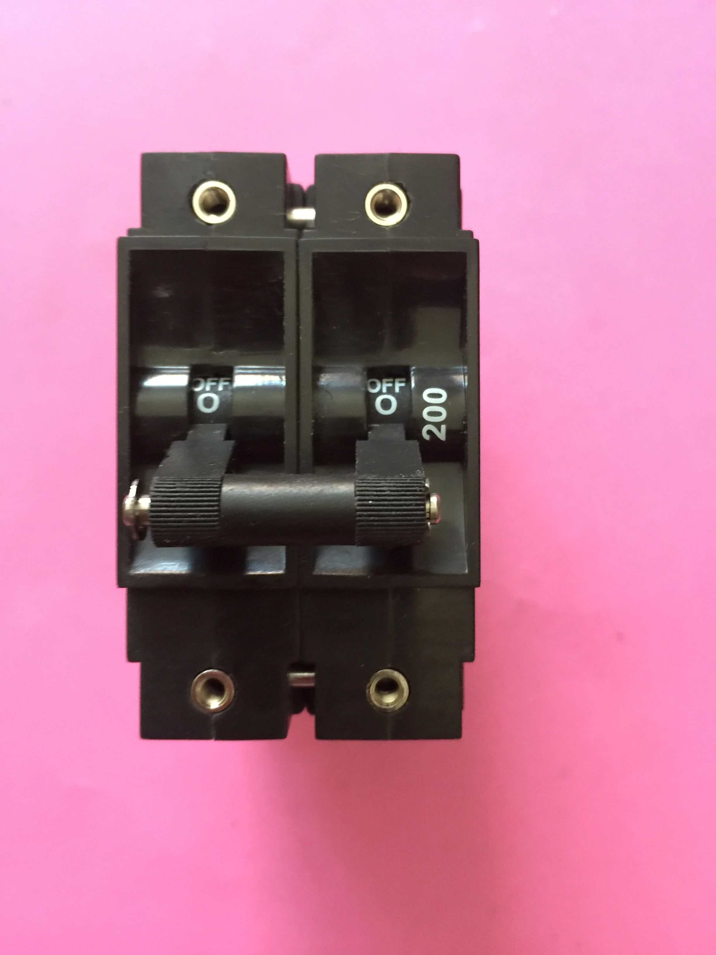 Nader Liangxin 2P200A DC circuit breaker switch NDB3-100Z4F200 / 2LSL2AO-L
Nader Liangxin 2P200A DC circuit breaker switch NDB3-100Z4F200 / 2LSL2AO-L