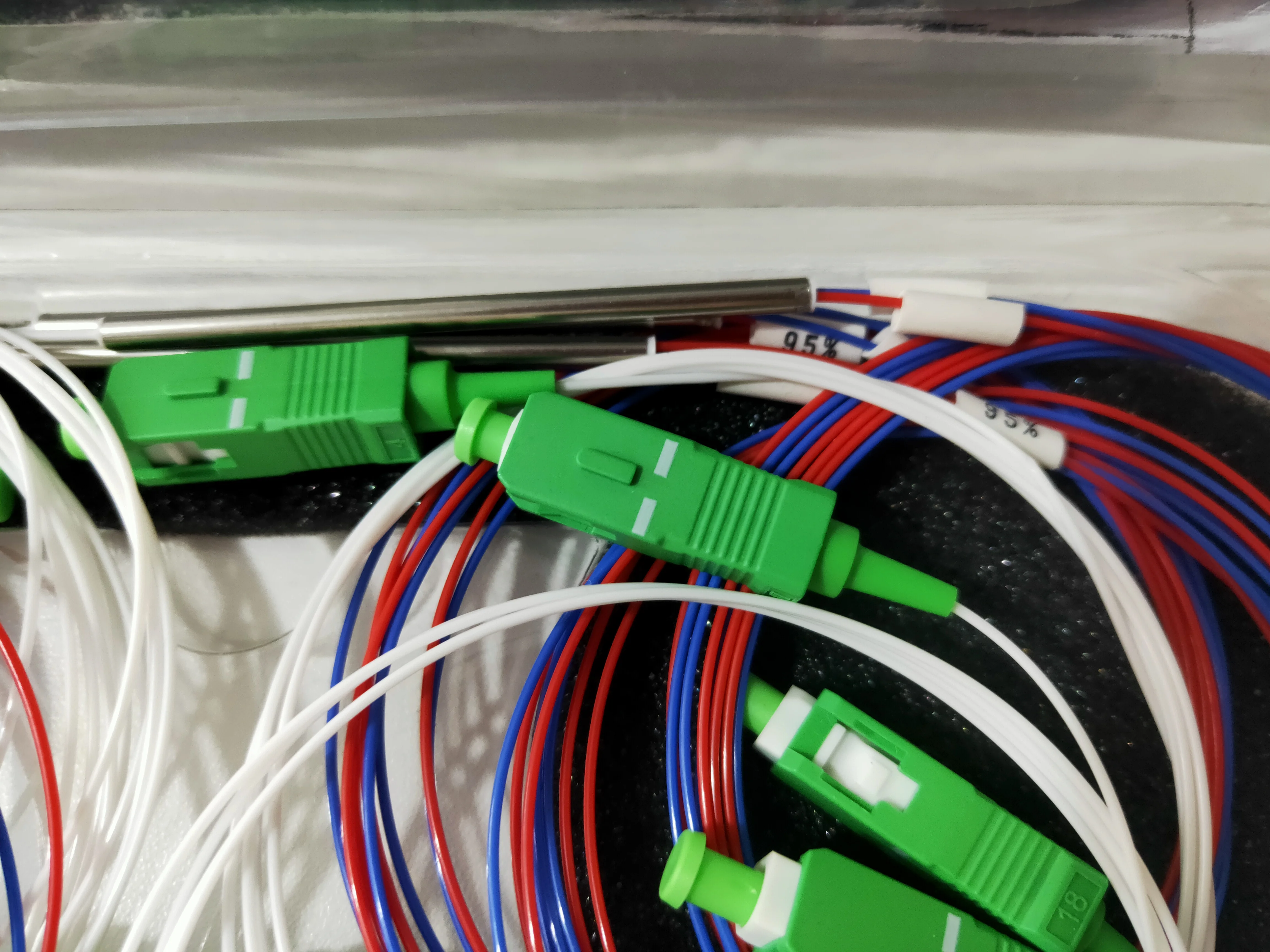 optic fiber FBT splitter with connector SC APC 1x2 fiber coupler 95/5 90/10 85/15 80/20 75/25 70/30 50/50
optic fiber FBT splitter with connector SC APC 1x2 fiber coupler 95/5 90/10 85/15 80/20 75/25 70/30 50/50