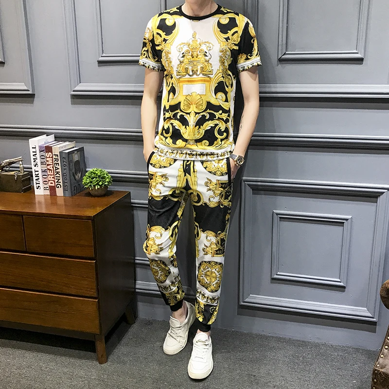 Brand Luxury Retro Print Casual Suits Men 2Pcs Tshirt Sweatpants Summer Men's Sportswear Nightclub Party Social Sets Men Clothes
Brand Luxury Retro Print Casual Suits Men 2Pcs Tshirt Sweatpants Summer Men's Sportswear Nightclub Party Social Sets Men Clothes