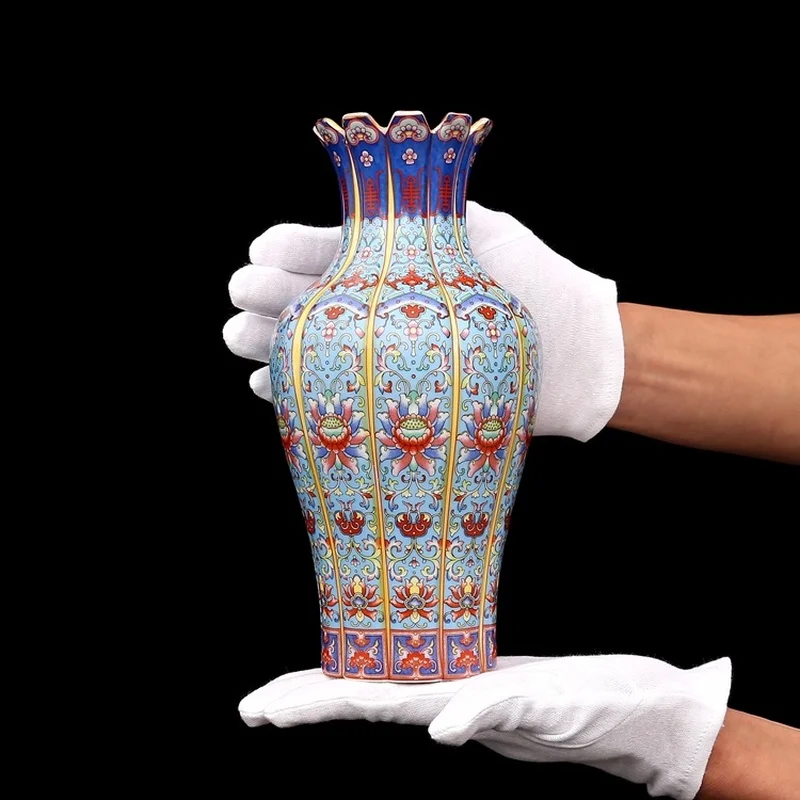 Made during the Reign of the Qing Emperor Yongzheng Enamel Color Gold Winding Lotus Wearing Pattern Melon Edge Bottle Antique
Made during the Reign of the Qing Emperor Yongzheng Enamel Color Gold Winding Lotus Wearing Pattern Melon Edge Bottle Antique