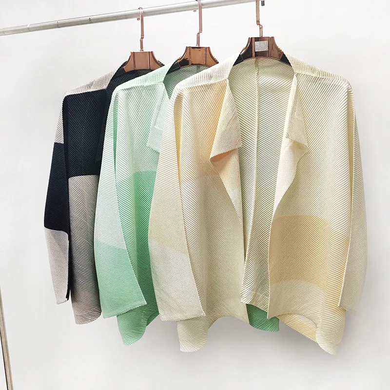 HOT SELLING Miyake fashion Wave pleats turn-down collar pantchwork Folds long sleeve coat IN STOCK
HOT SELLING Miyake fashion Wave pleats turn-down collar pantchwork Folds long sleeve coat IN STOCK