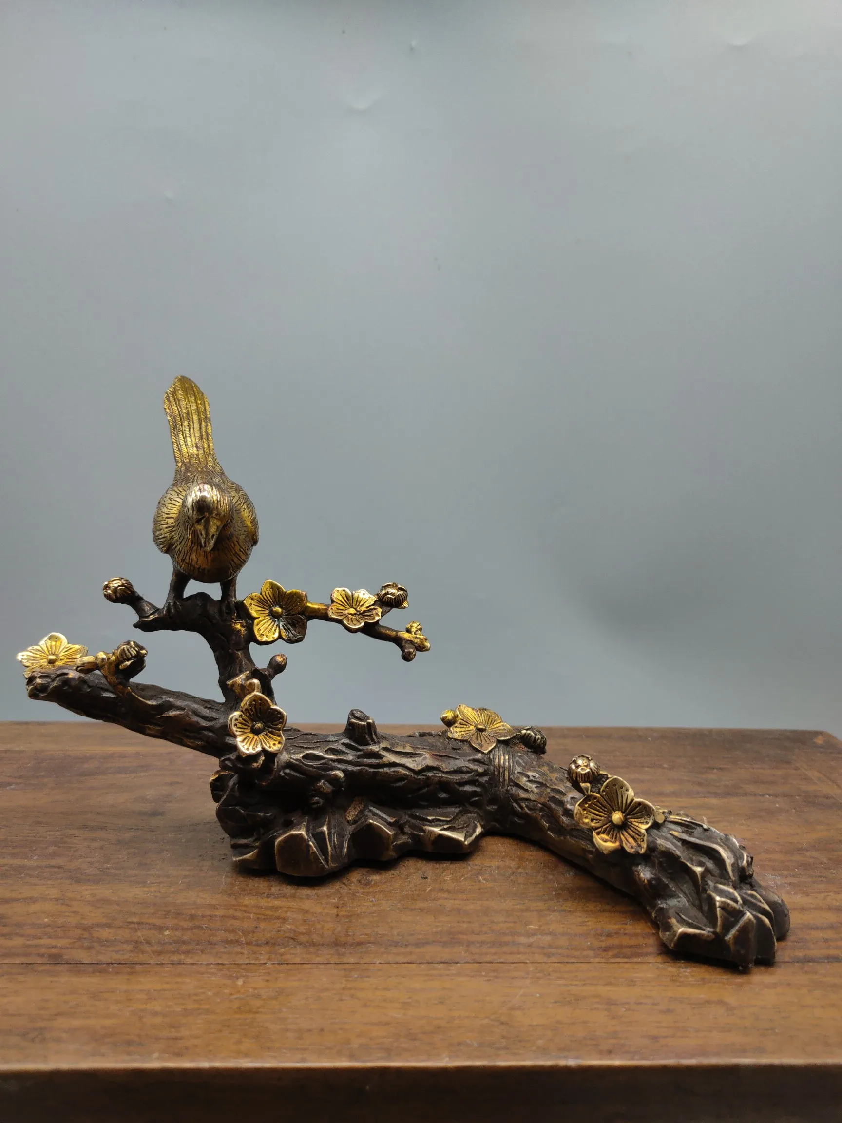 Creative Ornaments of Cuckoo Bird on Pure Brass Plum blossom Branch Crafts
Creative Ornaments of Cuckoo Bird on Pure Brass Plum blossom Branch Crafts