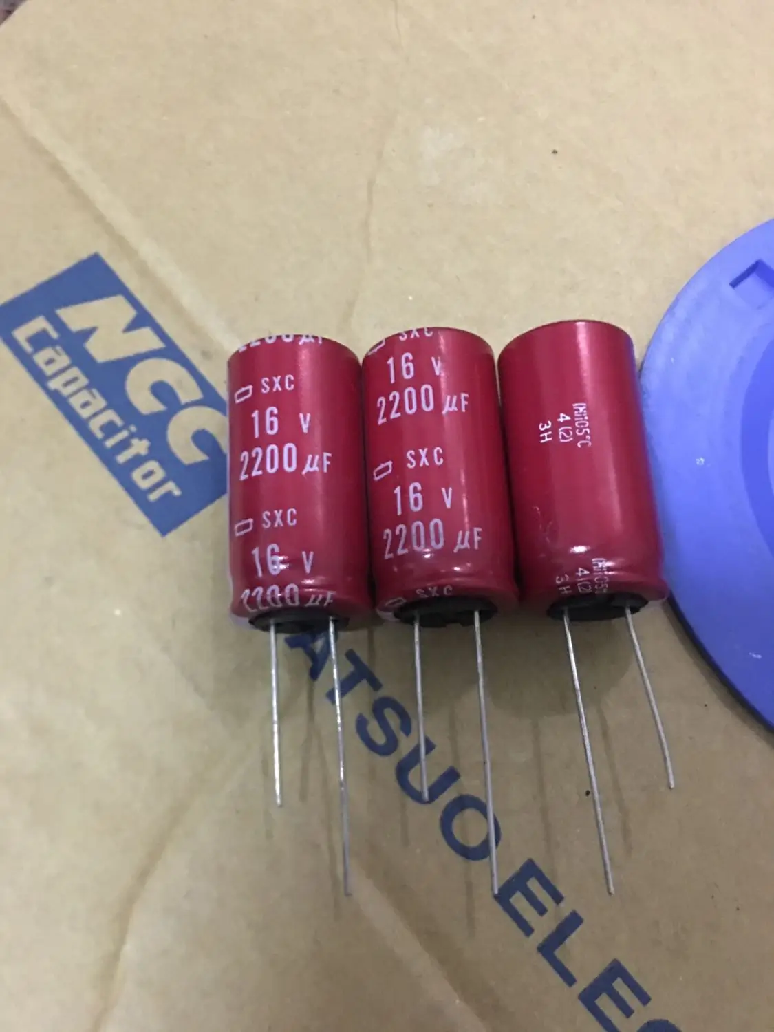 4 шт./10 шт. новый принт 16V2200UF 2200 мкФ SXC старый японский красный Ниппон электролитический конденсатор Бесплатная доставка
4 шт./10 шт. новый принт 16V2200UF 2200 мкФ SXC старый японский красный Ниппон электролитический конденсатор Бесплатная доставка