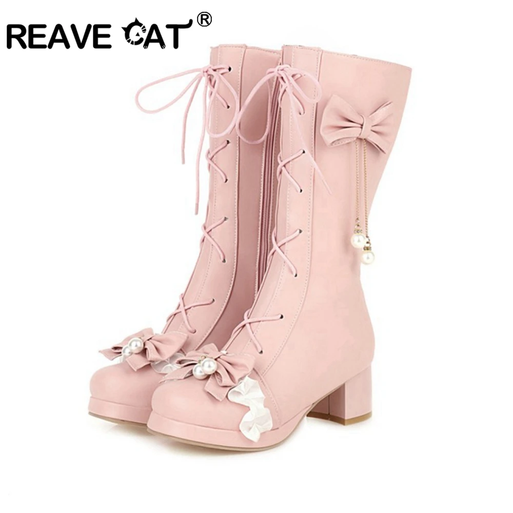 Женские сапоги до середины икры REAVE CAT, черные, розовые, белые сапоги в стиле Лолиты на платформе со шнуровкой, большие размеры 46, для зимы
Женские сапоги до середины икры REAVE CAT, черные, розовые, белые сапоги в стиле Лолиты на платформе со шнуровкой, большие размеры 46, для зимы