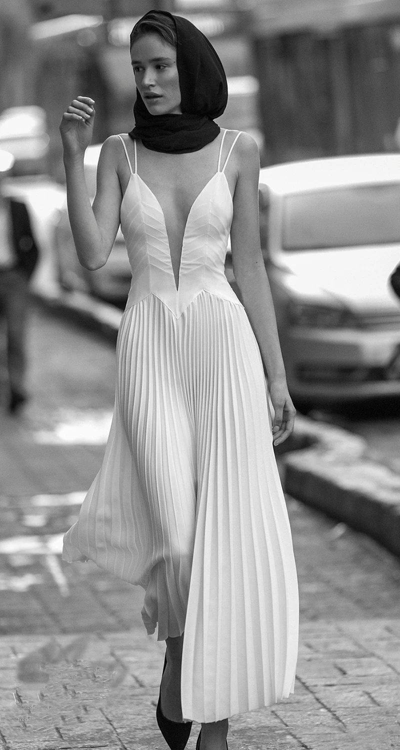 Simple White Satin Arabic Dubai Evening Dress 2025 A-line Elegant Formal Prom Gown Pleated Skirt Party Wear Robe De Soriee
Simple White Satin Arabic Dubai Evening Dress 2025 A-line Elegant Formal Prom Gown Pleated Skirt Party Wear Robe De Soriee