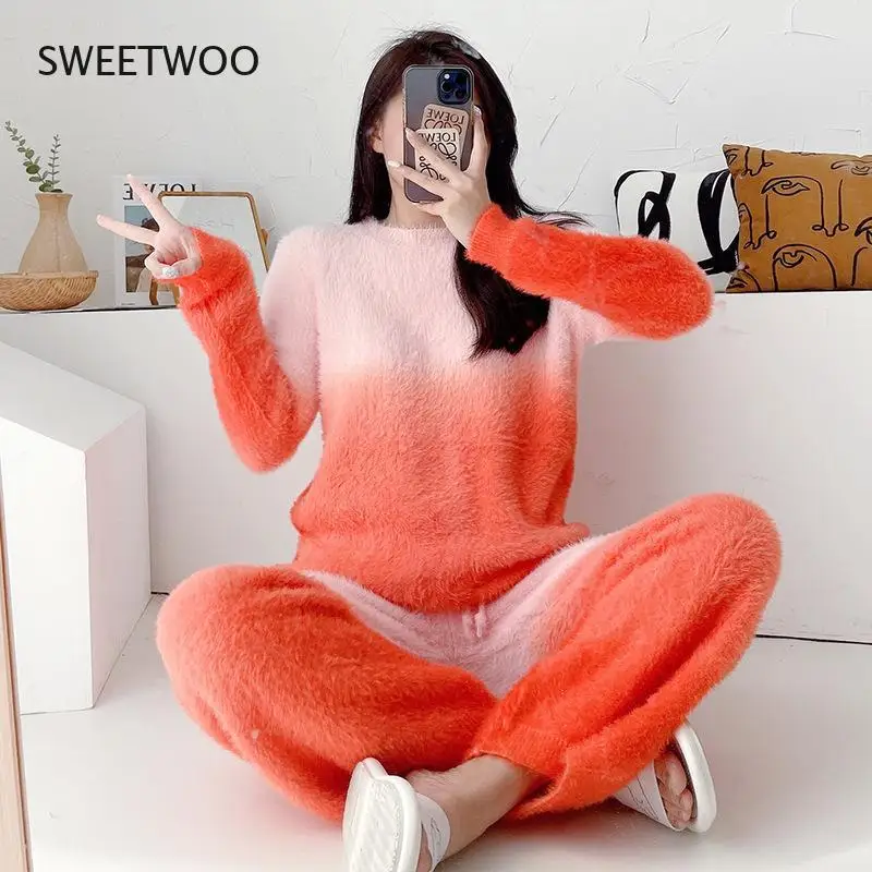 Soft Pajamas Women Sweet Autumn Winter Temperament Outside Warm Knitted Two-Piece Homewear Coral Fleece Fashion Gradient Outfits
Soft Pajamas Women Sweet Autumn Winter Temperament Outside Warm Knitted Two-Piece Homewear Coral Fleece Fashion Gradient Outfits