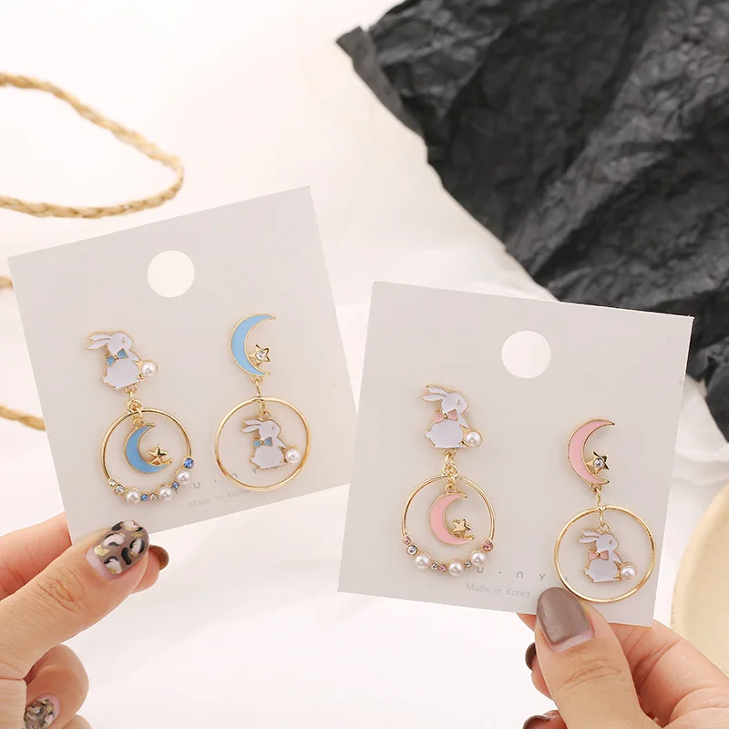 Cute Cartoon Rabbit Moon Round Circle Pendant Earrings For Women Charm Blue Pink Simple Metal Style Hot Sale Ear Jewelry
Cute Cartoon Rabbit Moon Round Circle Pendant Earrings For Women Charm Blue Pink Simple Metal Style Hot Sale Ear Jewelry