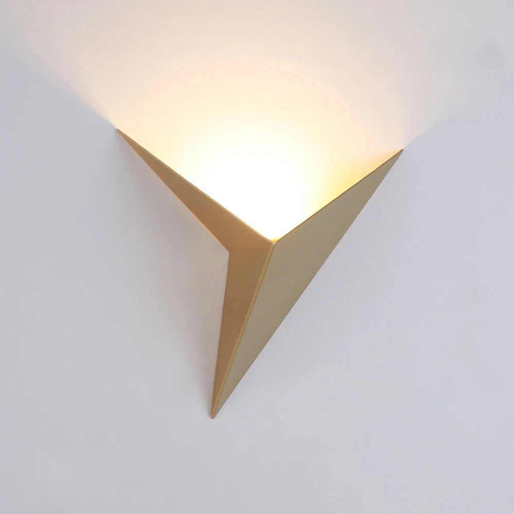 Triangle Style Led Wall Light Fixtures 220V Iron Modern Wall Lamp For Bedroom Living Room Hotel Restaurant Indoor Lighting New
Triangle Style Led Wall Light Fixtures 220V Iron Modern Wall Lamp For Bedroom Living Room Hotel Restaurant Indoor Lighting New