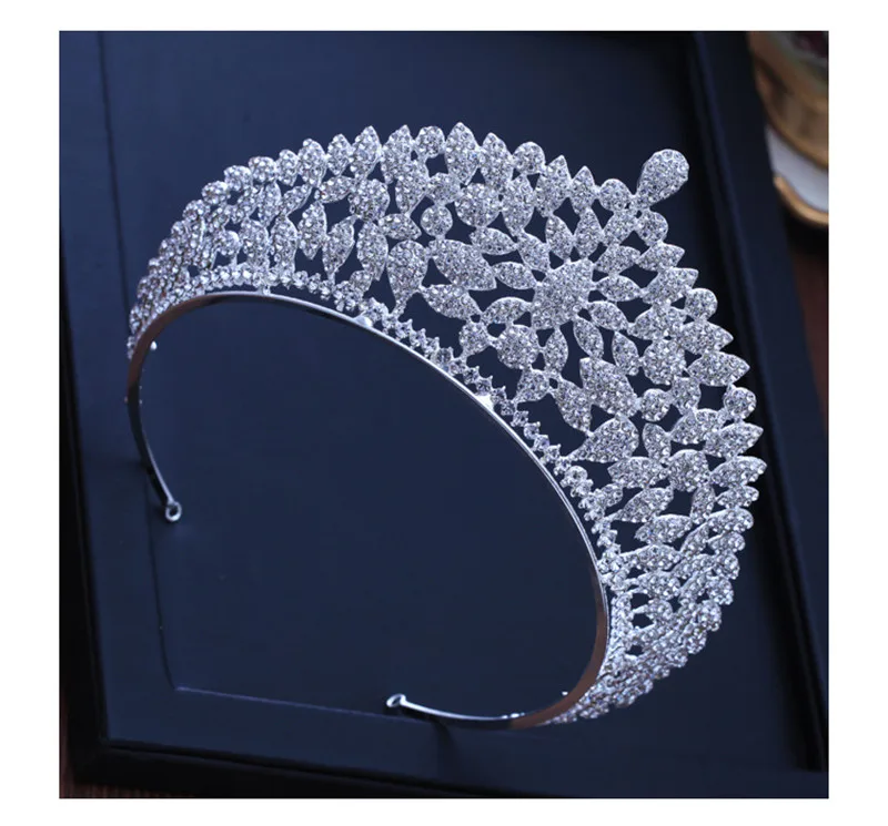 Luxury Silver Bridal Crown Wedding Party Hair Accessory Headpiece High Quality Tiara New Arrival Diadem
Luxury Silver Bridal Crown Wedding Party Hair Accessory Headpiece High Quality Tiara New Arrival Diadem