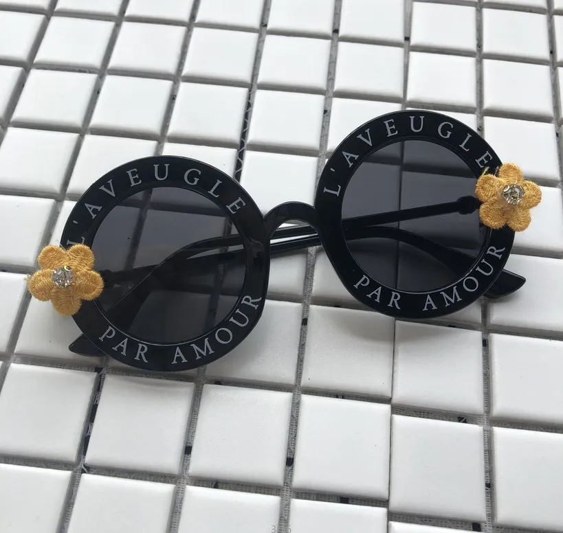 Zaolihu Small Round Women Men Sunglasses Luxury Diamond Flower Eyewear Summer Cute Shades UV400 New Creative Design Sun Glasses
Zaolihu Small Round Women Men Sunglasses Luxury Diamond Flower Eyewear Summer Cute Shades UV400 New Creative Design Sun Glasses