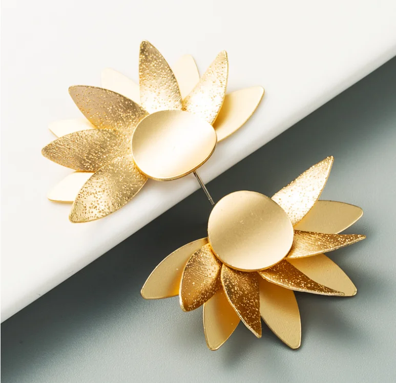 Free Shipping HER024 50 Pairs/lot 4.5 x 3 CM Alloy Floral Earrings Ear Nail Fashion Earrings Women Wearing Jewelry
Free Shipping HER024 50 Pairs/lot 4.5 x 3 CM Alloy Floral Earrings Ear Nail Fashion Earrings Women Wearing Jewelry