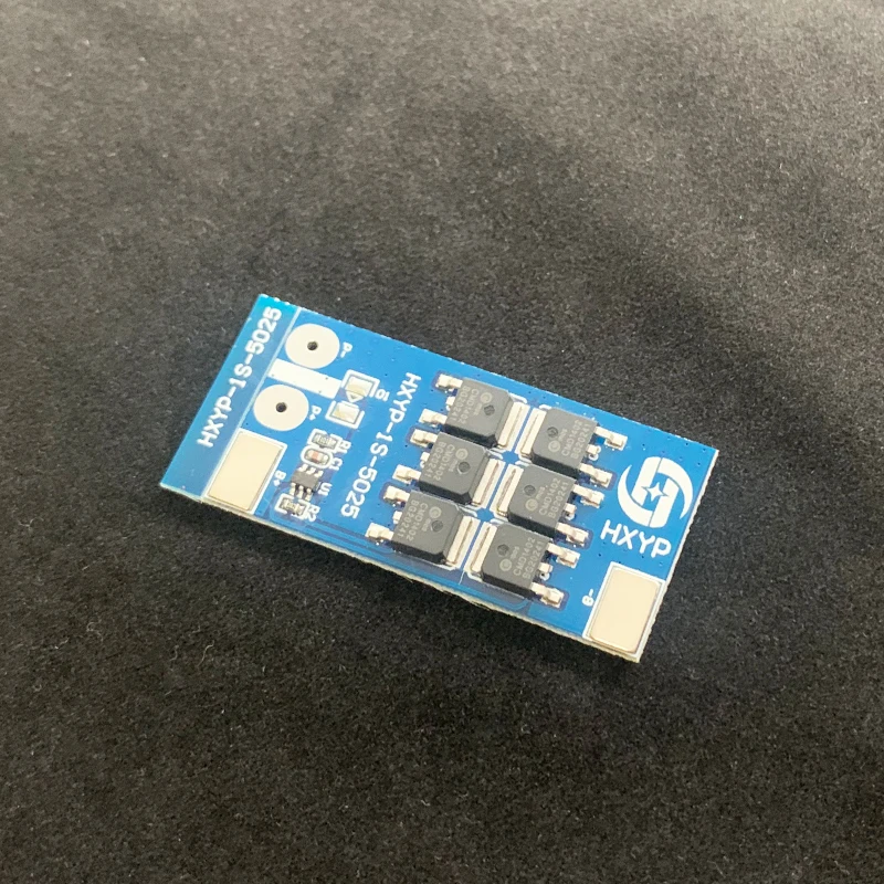 BMS 1S 25A 3.7V lithium battery protection board 18650 4.2V charging voltage/short circuit/overcharge prevention
BMS 1S 25A 3.7V lithium battery protection board 18650 4.2V charging voltage/short circuit/overcharge prevention