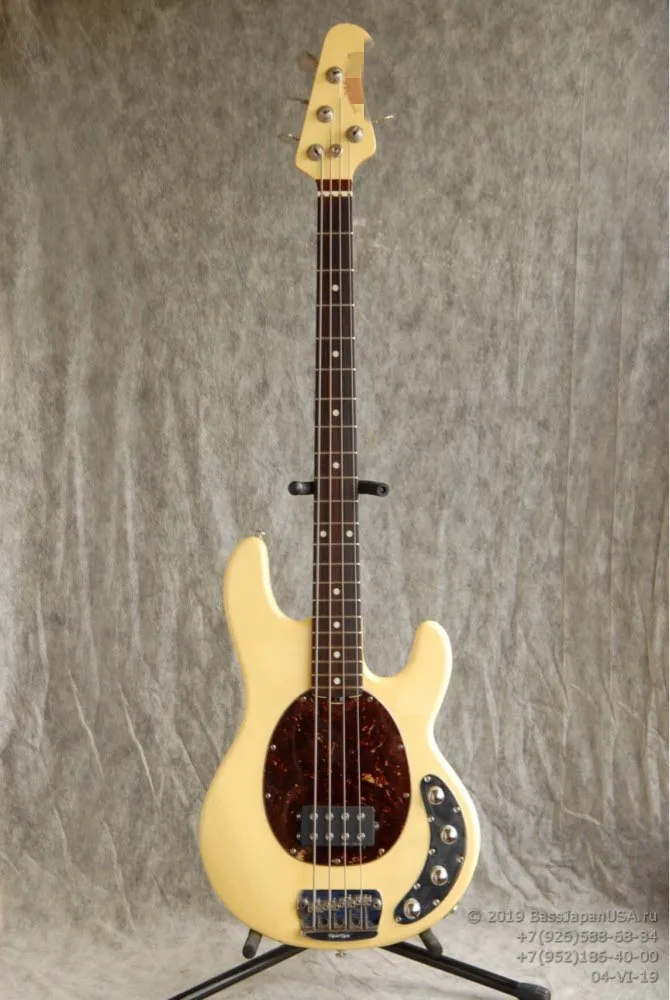 Classic custom 4 string bass guitar, cream body, red tortoise shell guard, rosewood fingerboard, free delivery
Classic custom 4 string bass guitar, cream body, red tortoise shell guard, rosewood fingerboard, free delivery