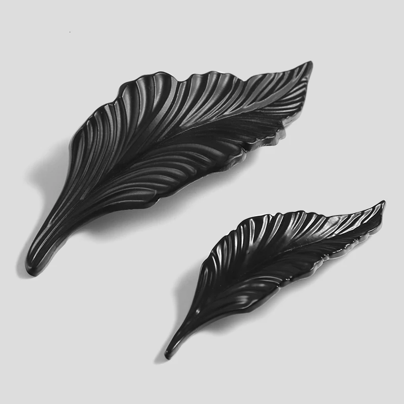 Leaf shape /Zinc alloy Door knob European Antique Furniture Handles Drawer Pulls Kitchen Cabinet black Knobs and Handles
Leaf shape /Zinc alloy Door knob European Antique Furniture Handles Drawer Pulls Kitchen Cabinet black Knobs and Handles