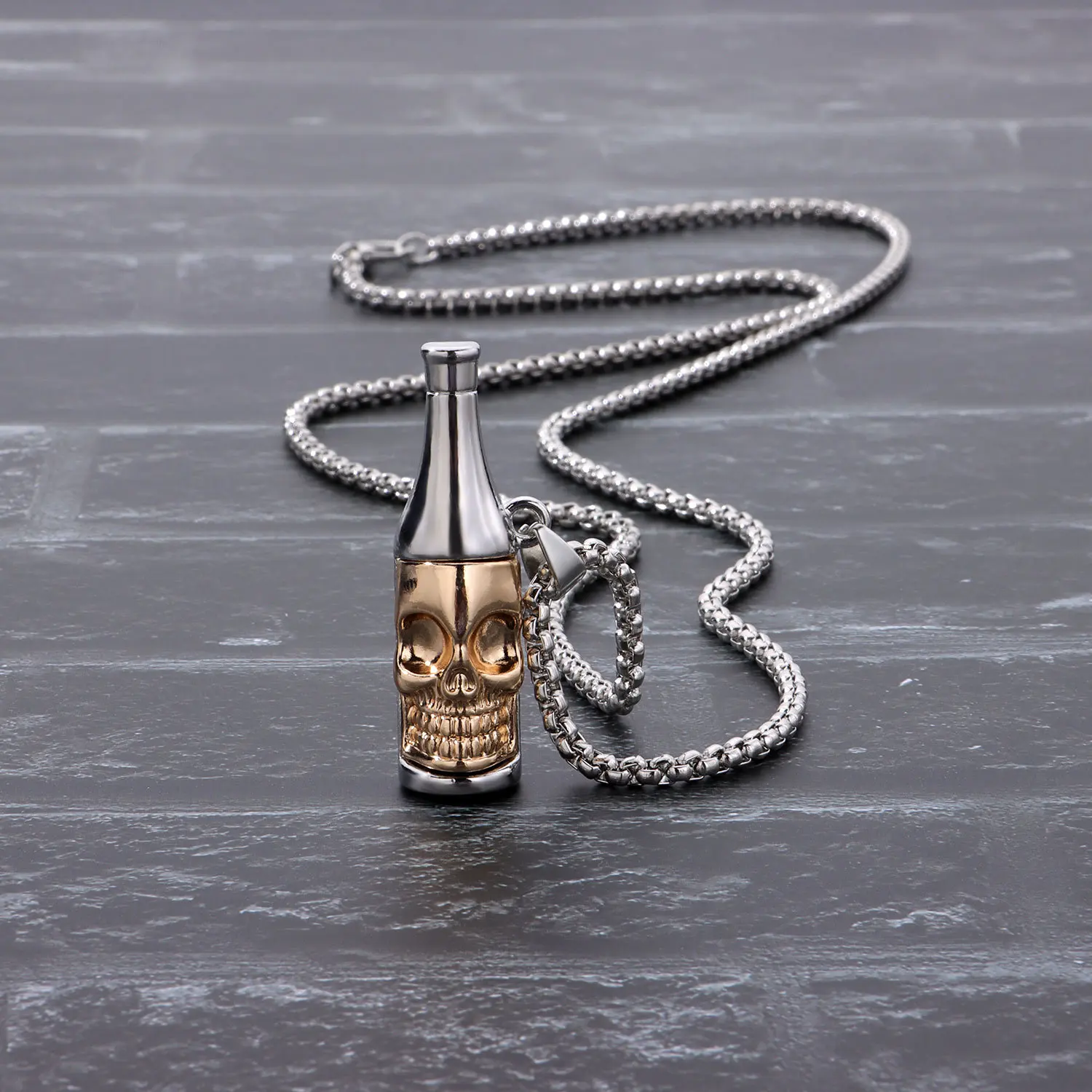 Retro Personality Skull Wine Bottle Pendant Necklace Two Color Pendant Street Men's Motorcycle Hip Hop Party Jewelry
Retro Personality Skull Wine Bottle Pendant Necklace Two Color Pendant Street Men's Motorcycle Hip Hop Party Jewelry