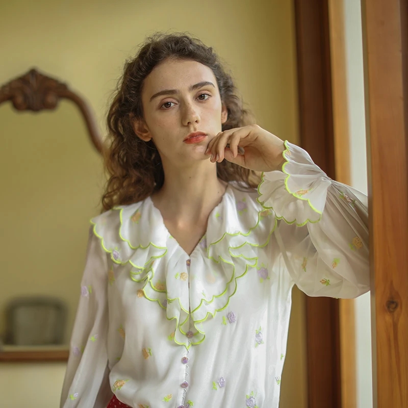 Women Shirts Spring Summer White Blouse Women Vintage Elegant Mori Girls Exquisite Rose Embroidery Big Bow Casual Shirts/Blouse
Women Shirts Spring Summer White Blouse Women Vintage Elegant Mori Girls Exquisite Rose Embroidery Big Bow Casual Shirts/Blouse