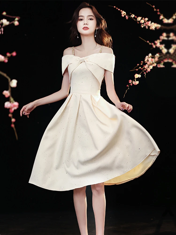 Off The Shoulder Banquet Evening Dress Fashion Spaghetti Strap A-Line Knee-Length Prom Gown Simple Women's Homecoming Dress
Off The Shoulder Banquet Evening Dress Fashion Spaghetti Strap A-Line Knee-Length Prom Gown Simple Women's Homecoming Dress