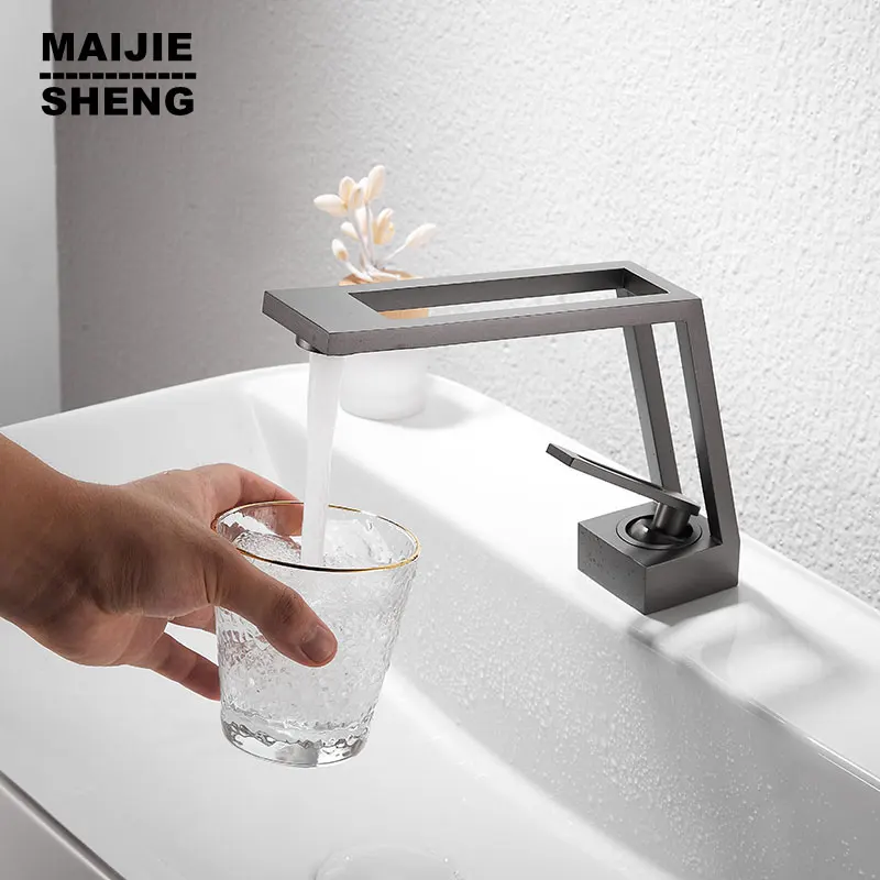 Creative Design Single Lever Handle 1 Hole Bathroom Sink Faucet Solid Brass in Black/White/Grey Cold Hot Water Mixer Taps
Creative Design Single Lever Handle 1 Hole Bathroom Sink Faucet Solid Brass in Black/White/Grey Cold Hot Water Mixer Taps