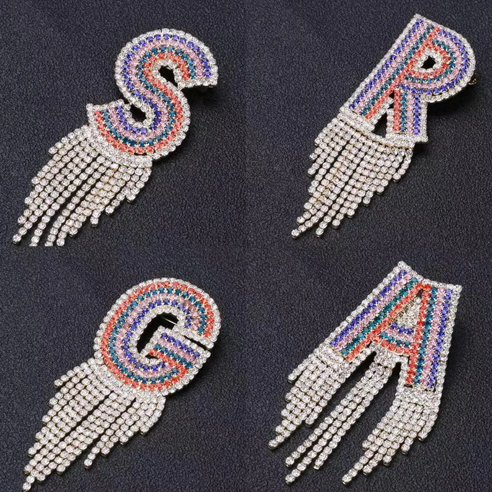 2021 Luxury Rhinestone Rainbow D S R G Letter Tassel Brooch Pins Collar Jewelry for Women Crystal Letter Lapel Pins Brooch Clips
2021 Luxury Rhinestone Rainbow D S R G Letter Tassel Brooch Pins Collar Jewelry for Women Crystal Letter Lapel Pins Brooch Clips