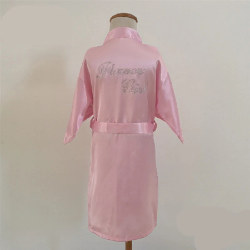 Wholesale Flower Girl Rhinestones Letter Kimono Satin Silk Kids Robe Children Party Weeding Spa Solid Sleepwear Girls Robes L240
Wholesale Flower Girl Rhinestones Letter Kimono Satin Silk Kids Robe Children Party Weeding Spa Solid Sleepwear Girls Robes L240