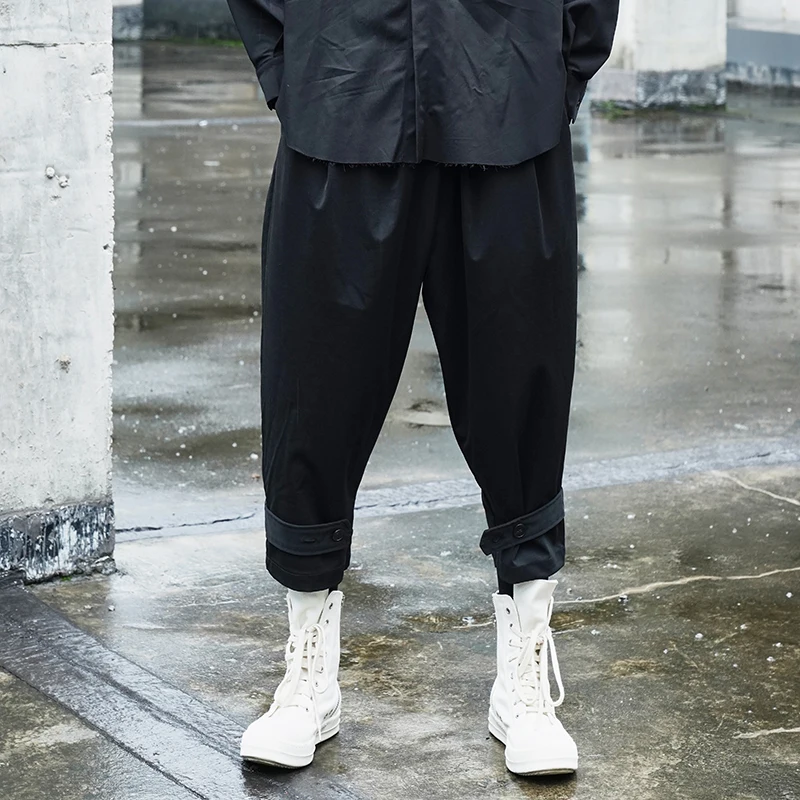 Men's new dark hair stylist trouser leg buckles design urban youth fashion casual Harlan 9-cent pants
Men's new dark hair stylist trouser leg buckles design urban youth fashion casual Harlan 9-cent pants