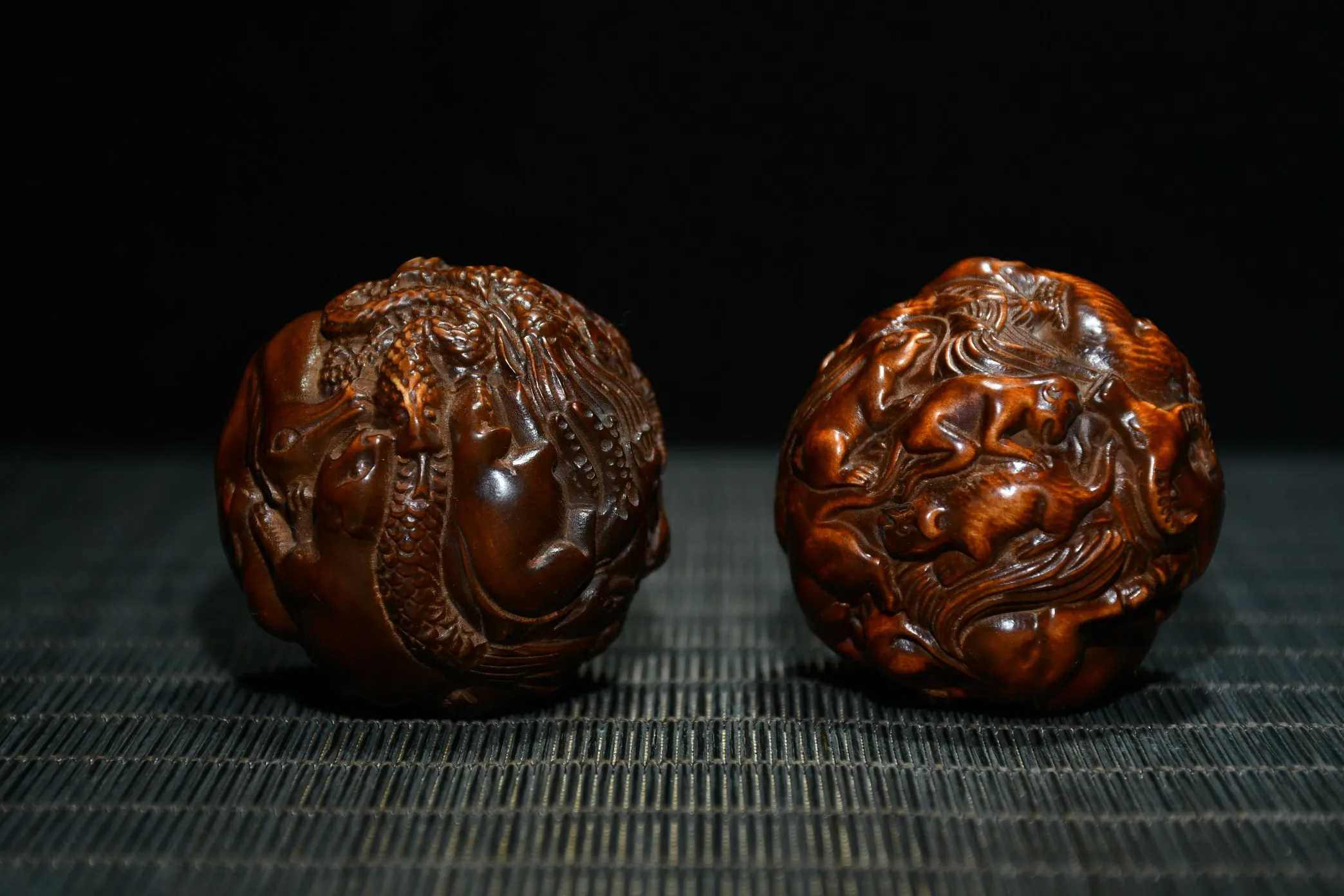 2"Tibetan Temple Collection Old Boxwood Zodiac Handball Handle A pair gym Ball Office Ornaments Town House Exorcism
2"Tibetan Temple Collection Old Boxwood Zodiac Handball Handle A pair gym Ball Office Ornaments Town House Exorcism