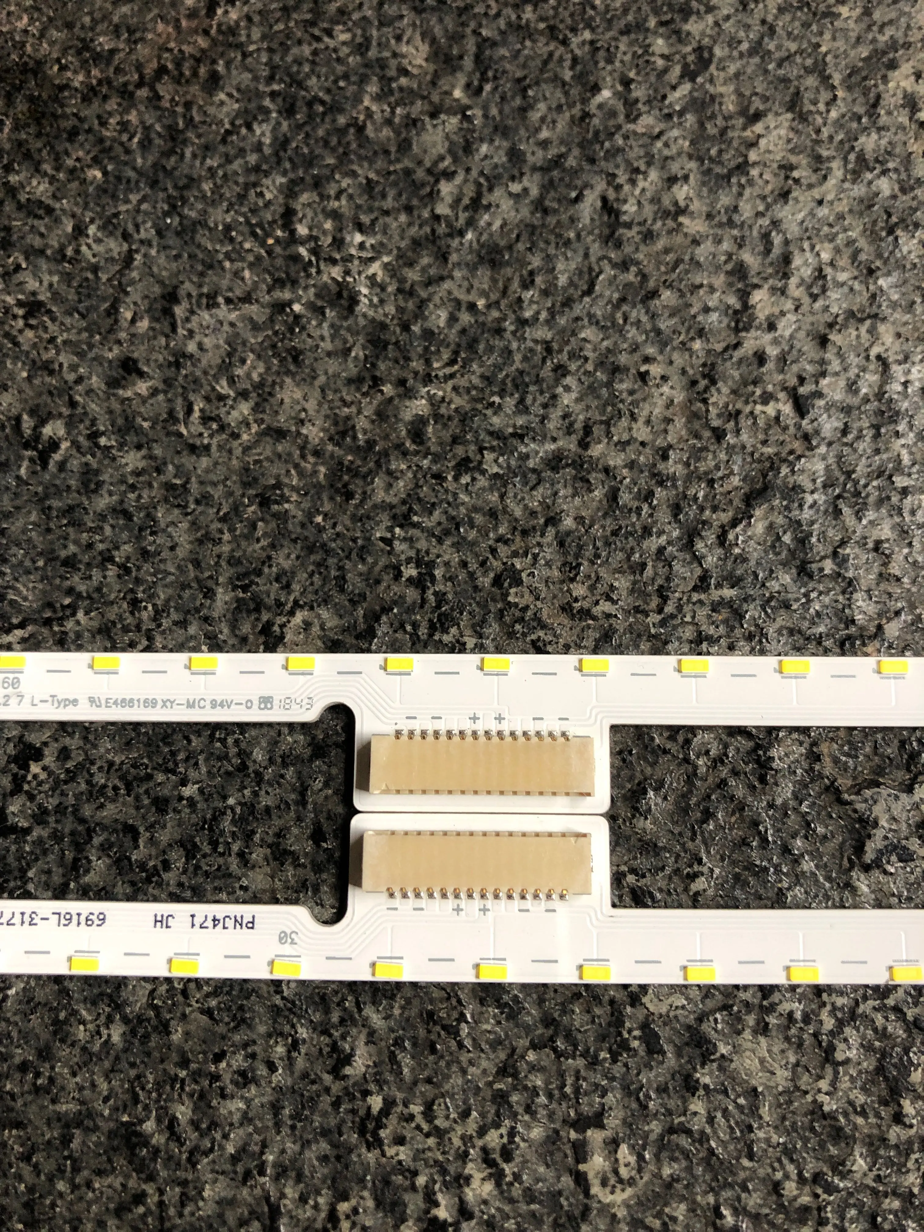 2pcs LED backlight strip 92 lamp for LG 65" V18 GTV 6916L-3177 3178 REV 0.1 R-TYPR L
2pcs LED backlight strip 92 lamp for LG 65" V18 GTV 6916L-3177 3178 REV 0.1 R-TYPR L