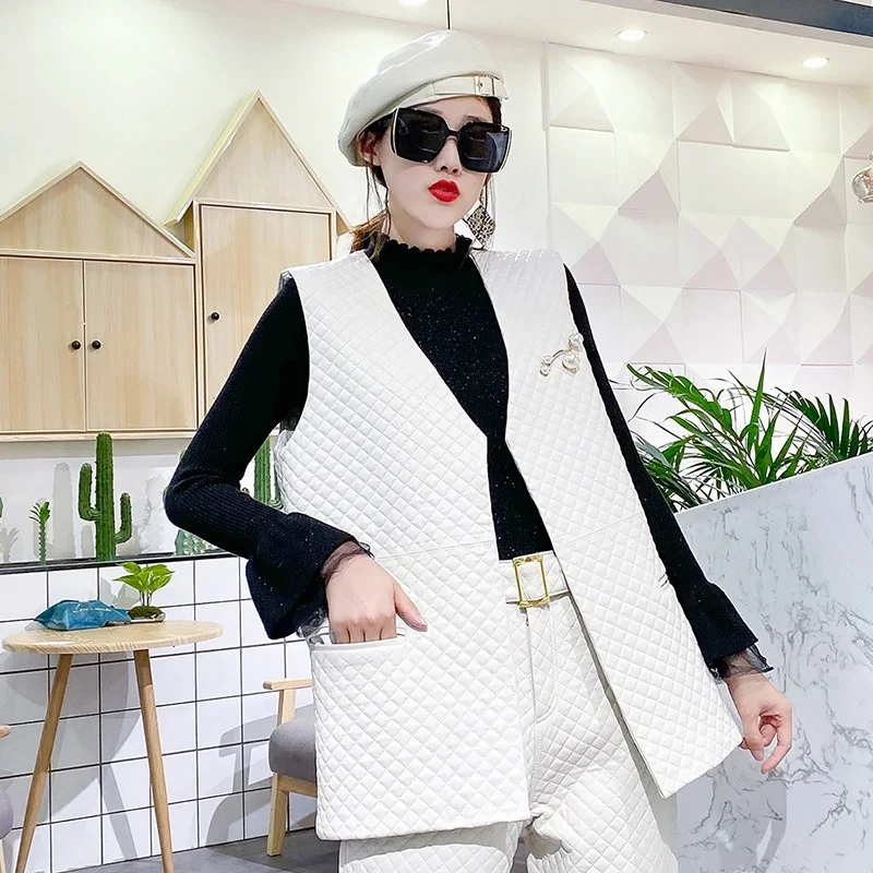 Winter Autumn Women Genuine Leather Vest Coat V Neck Mid Long Sleeveless Jacket Padded Warm Pearls Waistcoat Ladies Vests Top
Winter Autumn Women Genuine Leather Vest Coat V Neck Mid Long Sleeveless Jacket Padded Warm Pearls Waistcoat Ladies Vests Top
