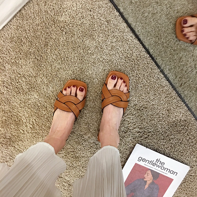Slippers for women's outer wear 2021 new summer fashion square toe thick heel square heel low heel shoes
Slippers for women's outer wear 2021 new summer fashion square toe thick heel square heel low heel shoes