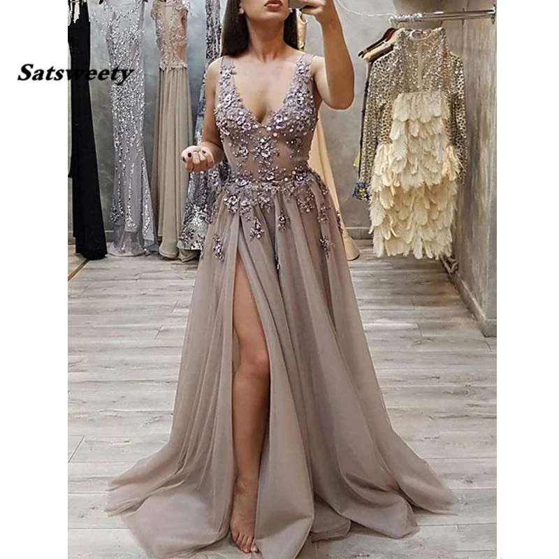 Latest Fashion V Neck Gray Prom Dresses Long With Appliques Beading Sexy Side Slit Tulle Evening Dress Prom Party Gown 2024
Latest Fashion V Neck Gray Prom Dresses Long With Appliques Beading Sexy Side Slit Tulle Evening Dress Prom Party Gown 2024