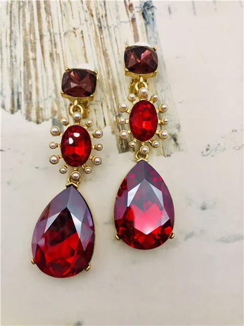 European and American jewelry O series of luxury crystal embellished pearl wine red ear clip
European and American jewelry O series of luxury crystal embellished pearl wine red ear clip